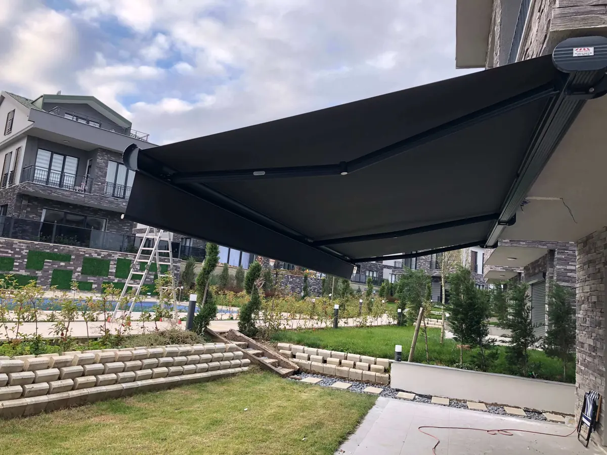 Restoran için kasetli tente