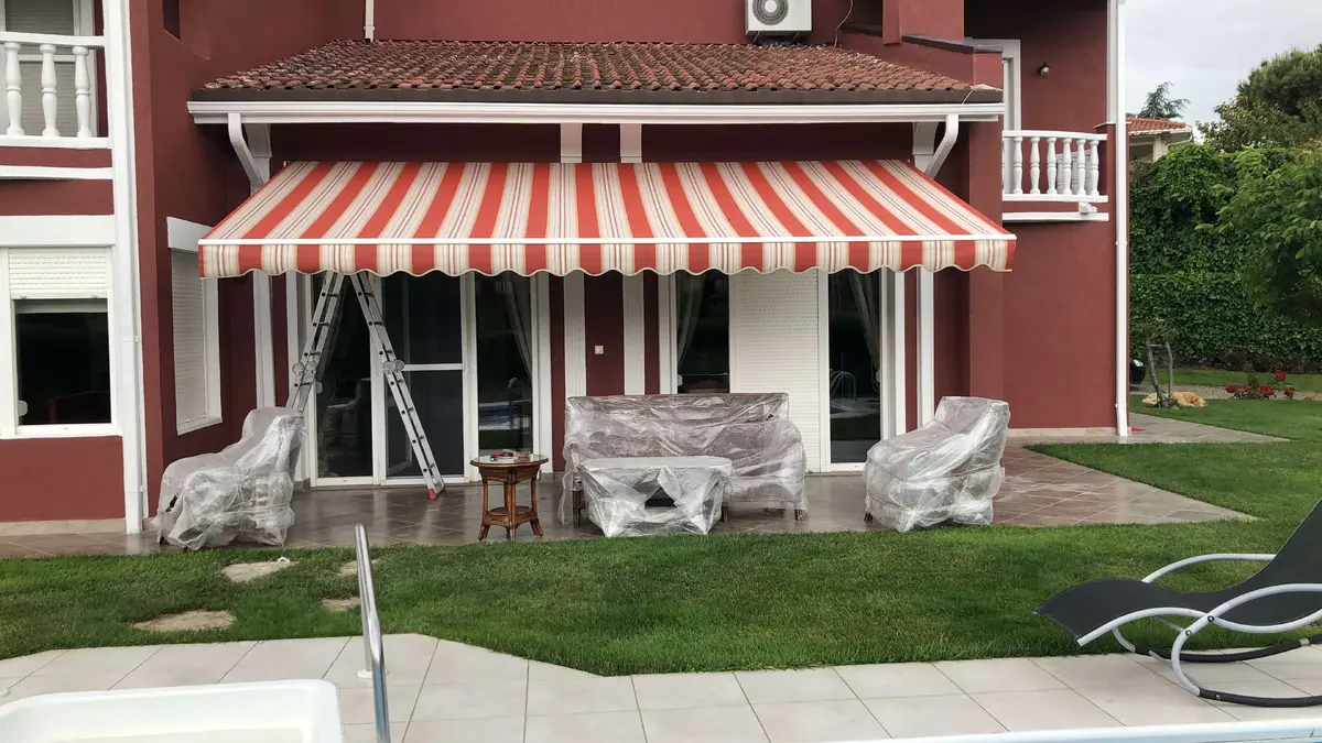 Manuel açılır kapanır mafsallı tente