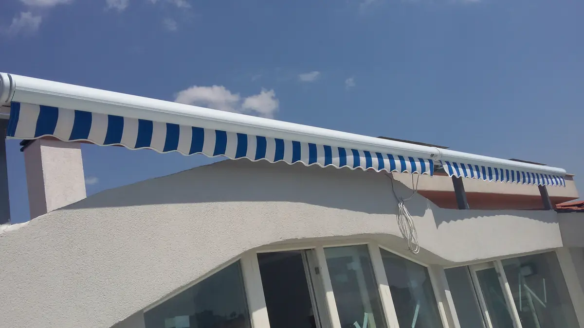 Veranda için kasetli tente
