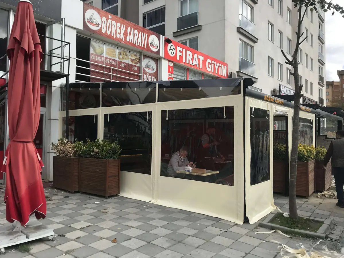 Restoran bahçesi şeffaf branda sistemi
