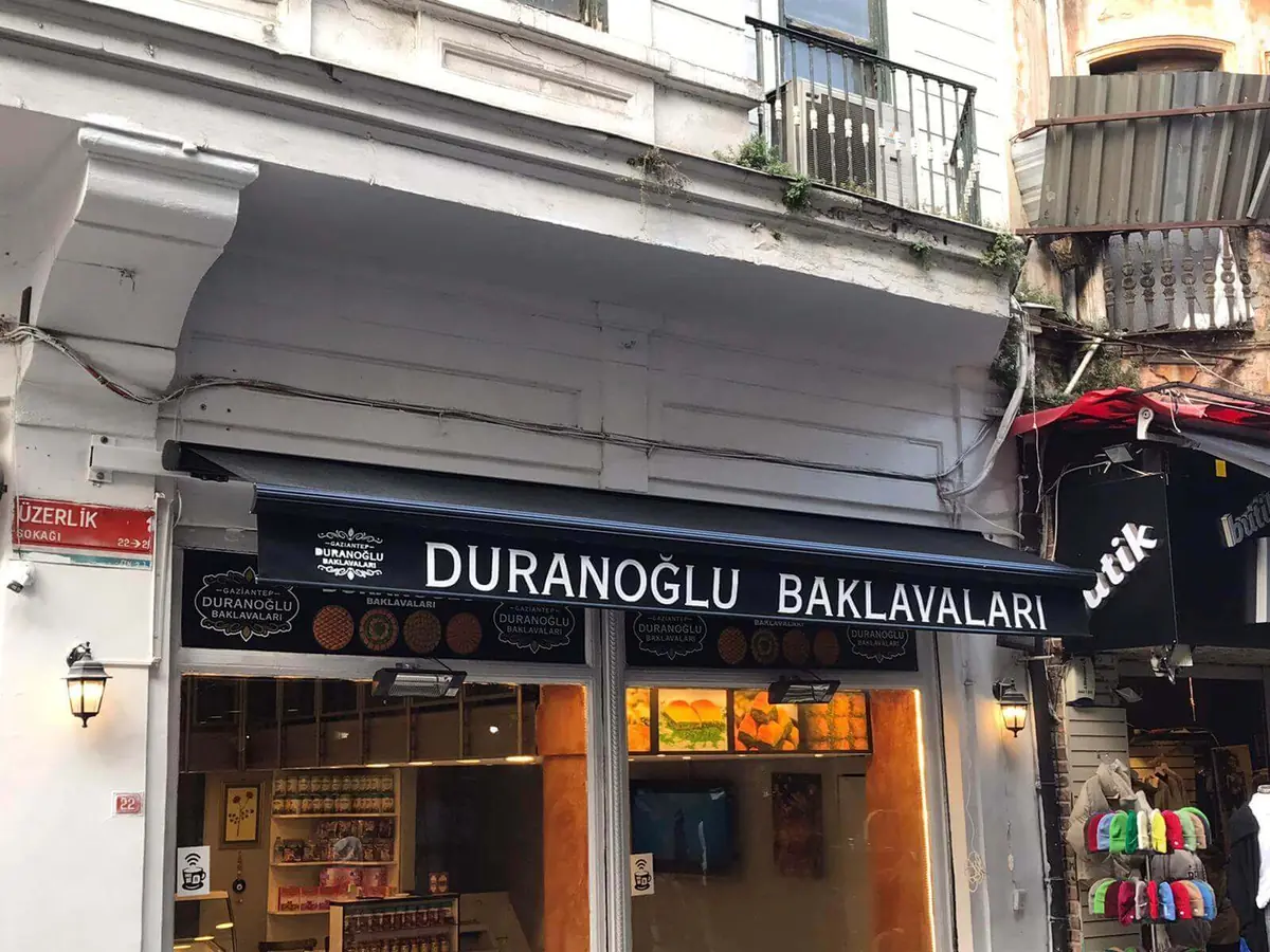 Yarım kasetli tente sistemi