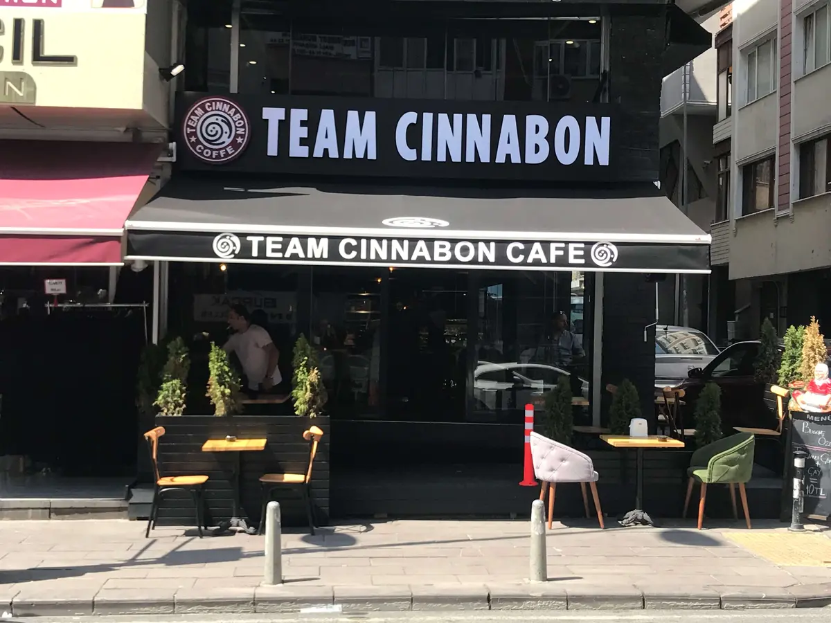 Güneşten koruyan açılır kapanır tente