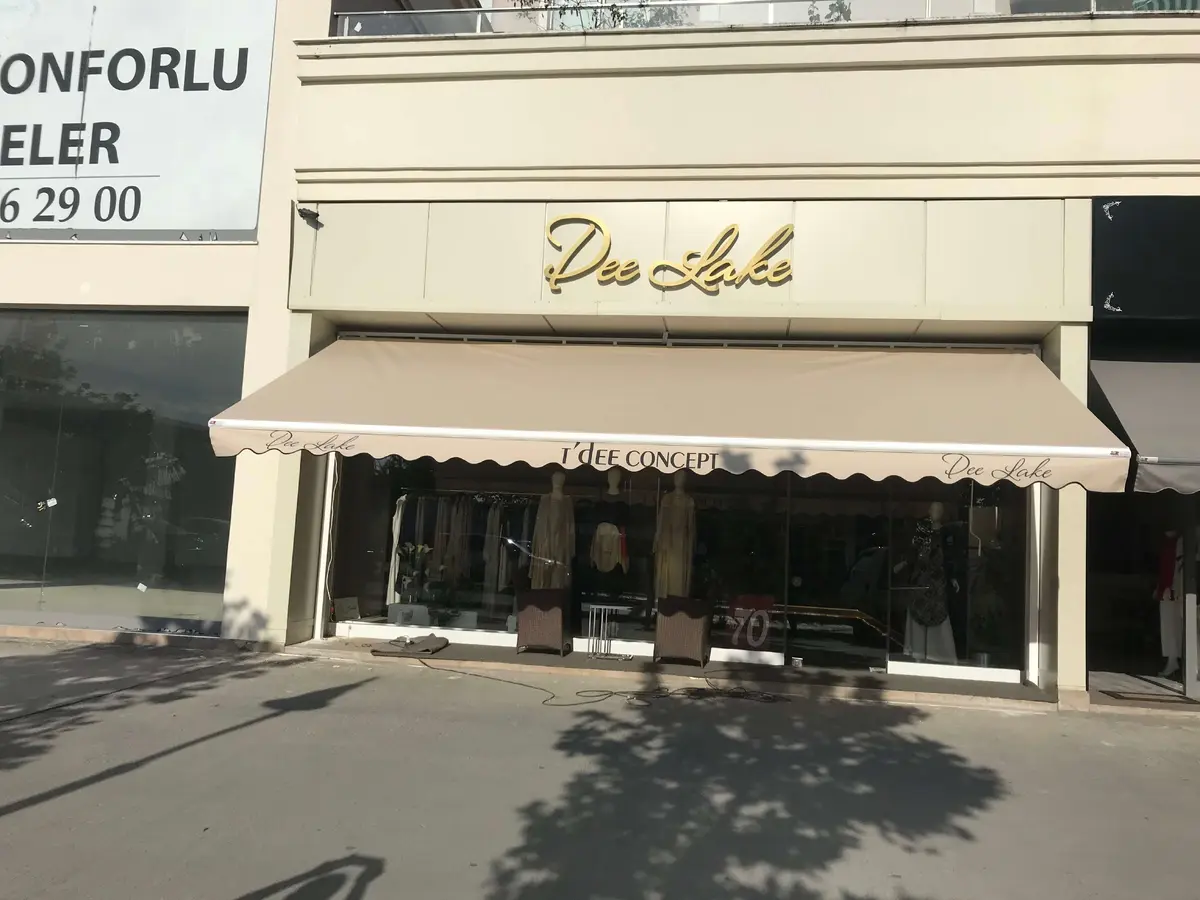 Krem renkli mafsallı tente uygulaması
