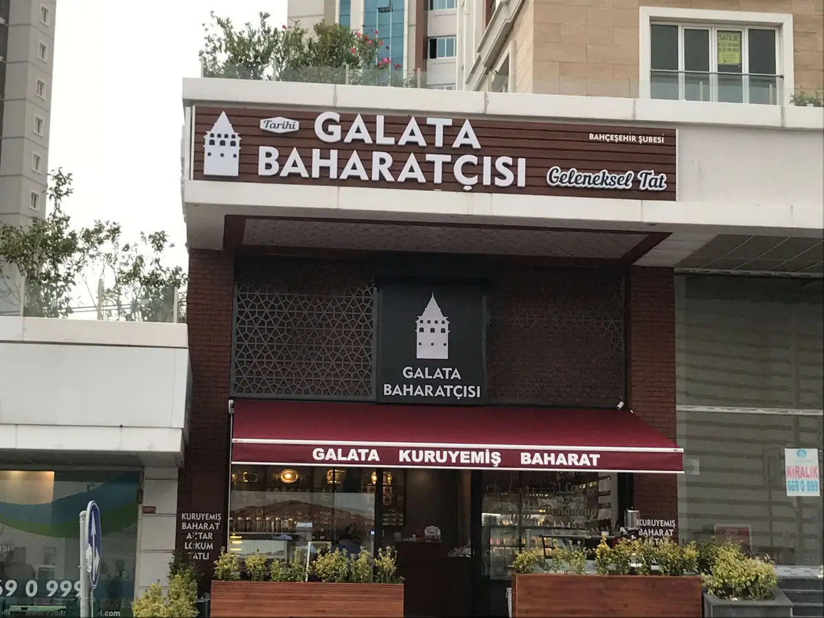 Bahçeşehir açılır kapanır mafsallı tente modeli
