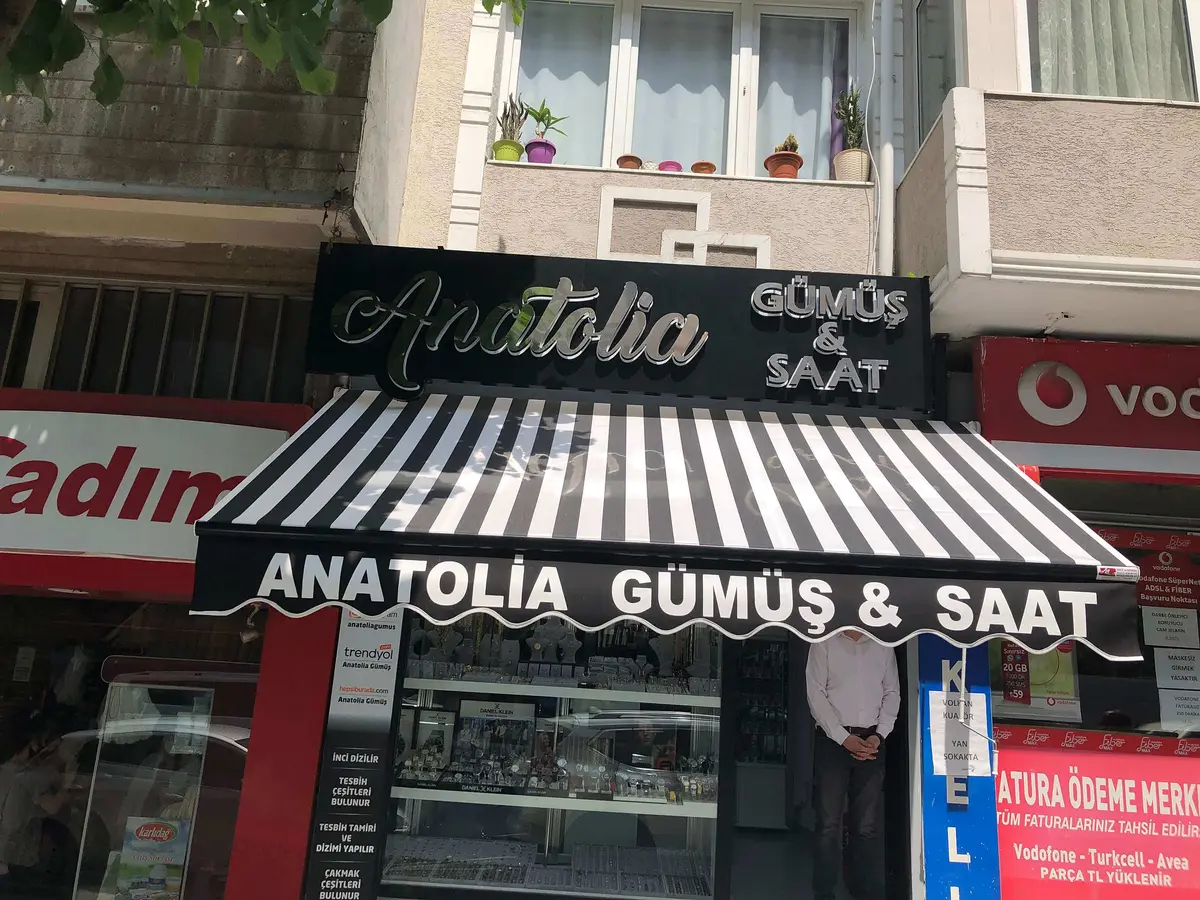 Ayarlanabilir eğimli mafsallı tente modeli