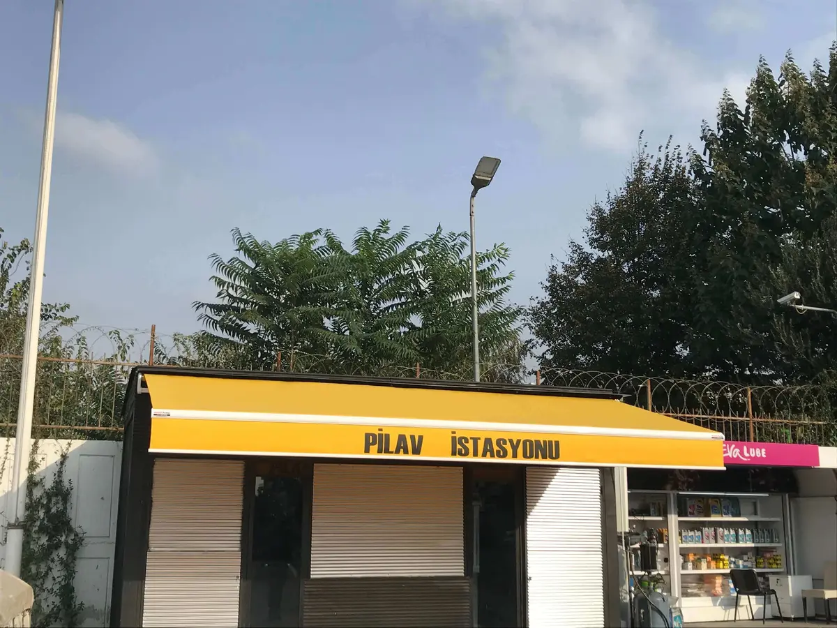 Bahçe oturma alanı mafsallı tente sistemi