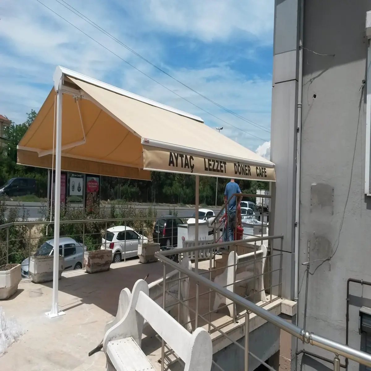 Motorlu çift yönlü tente