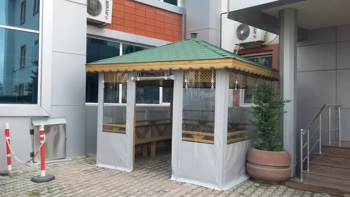 Yağmur korumalı şeffaf branda sistemi