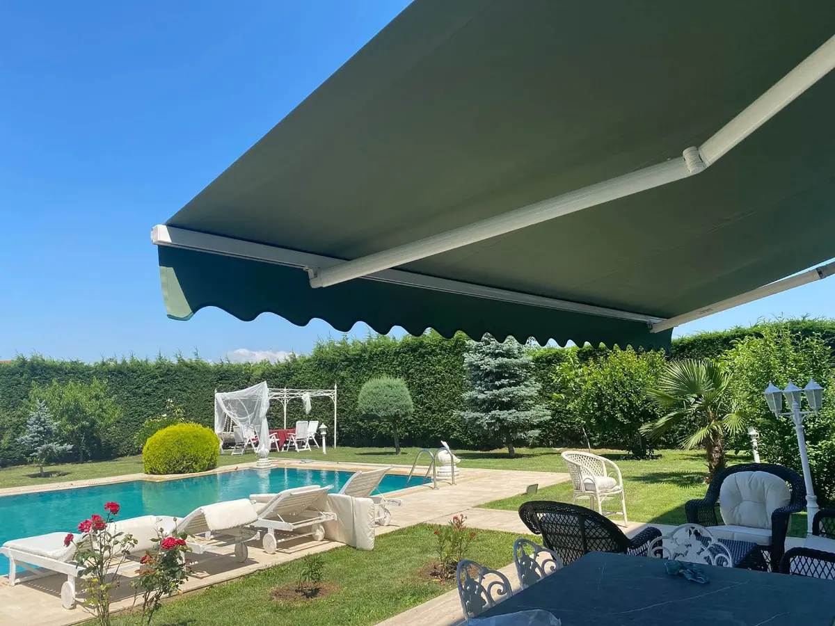 Restoran bahçesi için mafsallı tente