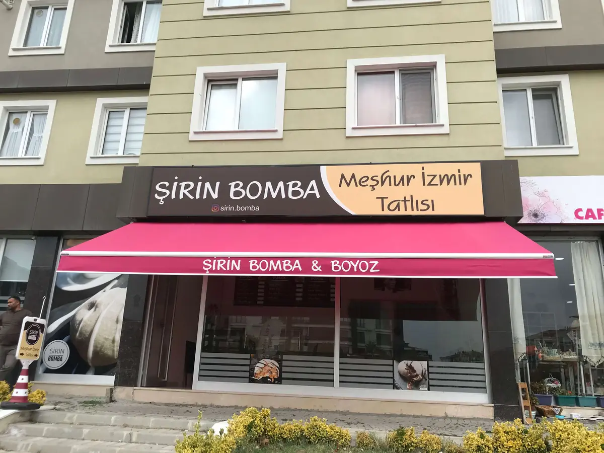 Geniş alanlara uygun mafsallı tente modeli